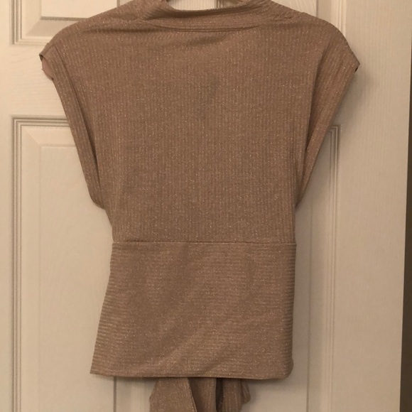 Express gold wrap top - Picture 3 of 4
